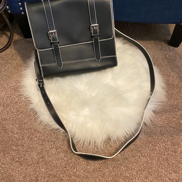 Black and white  two belt straps in the front - Picture 4 of 4